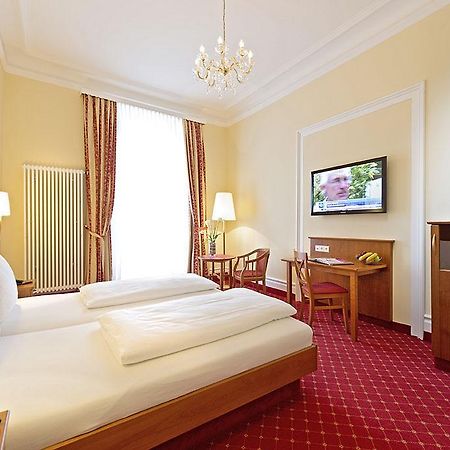 Hotel Schweizer Hof Баден-Баден Екстериор снимка
