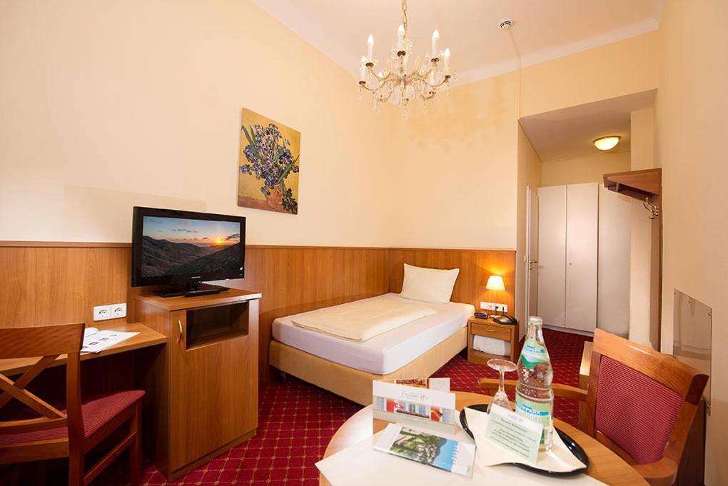 Hotel Schweizer Hof Баден-Баден Стая снимка