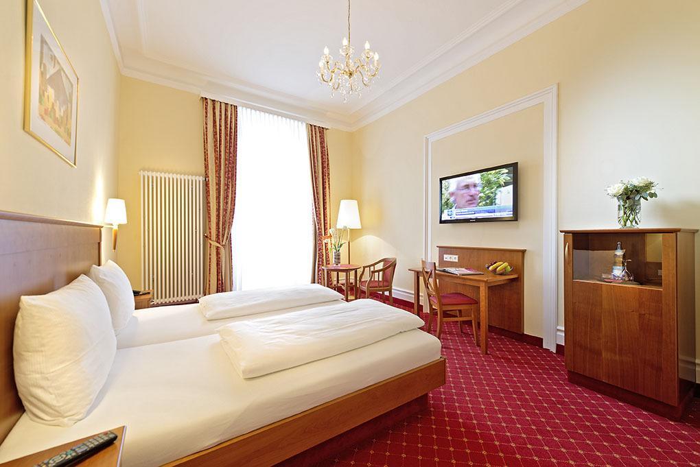 Hotel Schweizer Hof Баден-Баден Екстериор снимка