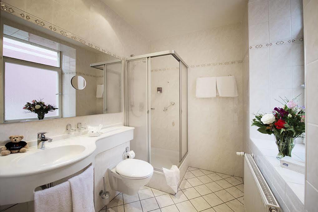 Hotel Schweizer Hof Баден-Баден Екстериор снимка