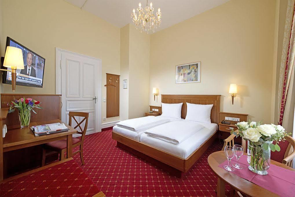Hotel Schweizer Hof Баден-Баден Екстериор снимка