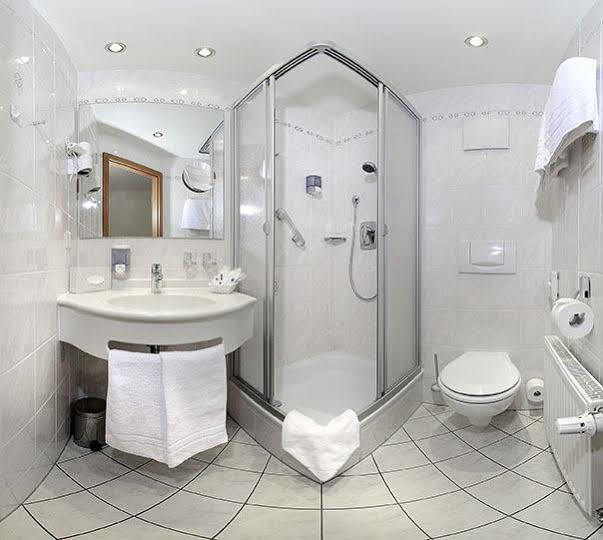 Hotel Schweizer Hof Баден-Баден Екстериор снимка